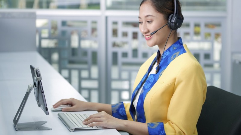 Petugas Halo BCA Bisnis di 1500998 membantu proses verifikasi dan pemulihan transaksi perusahaan secara aman.
